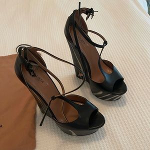 ALAIA black white wood platform with camel leather interior